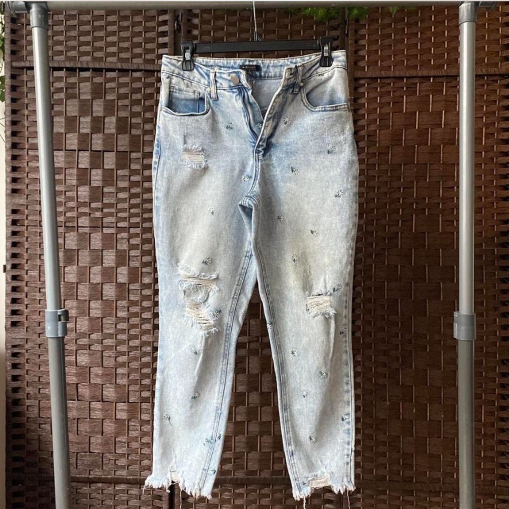 Flower Embroidered Mom Jeans